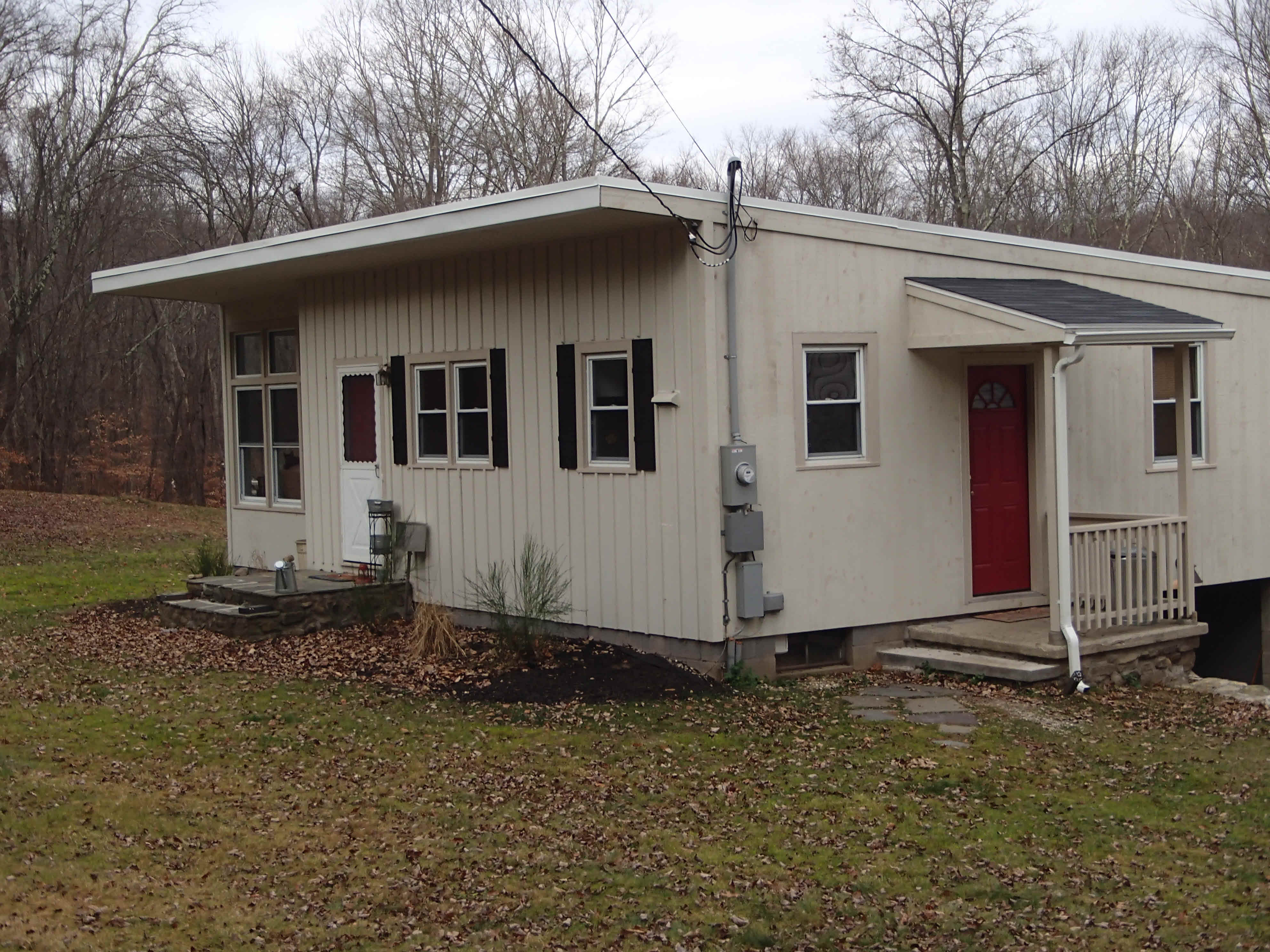 Building photograph for 168 CLAPBOARD RD